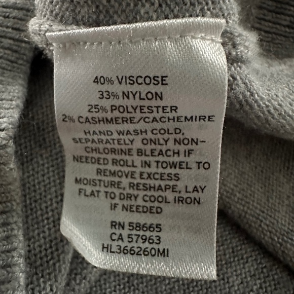 Chelsea28 Gray V Neck Cashmere Sweater Tunic Layered Bell Sleeves Size L NWOT - Picture 4 of 7